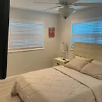 A Private, Fully Furnished Br In A Beautiful 3Br Casa Dania