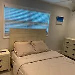 A Private, Fully Furnished Br In A Beautiful 3Br Casa Dania
