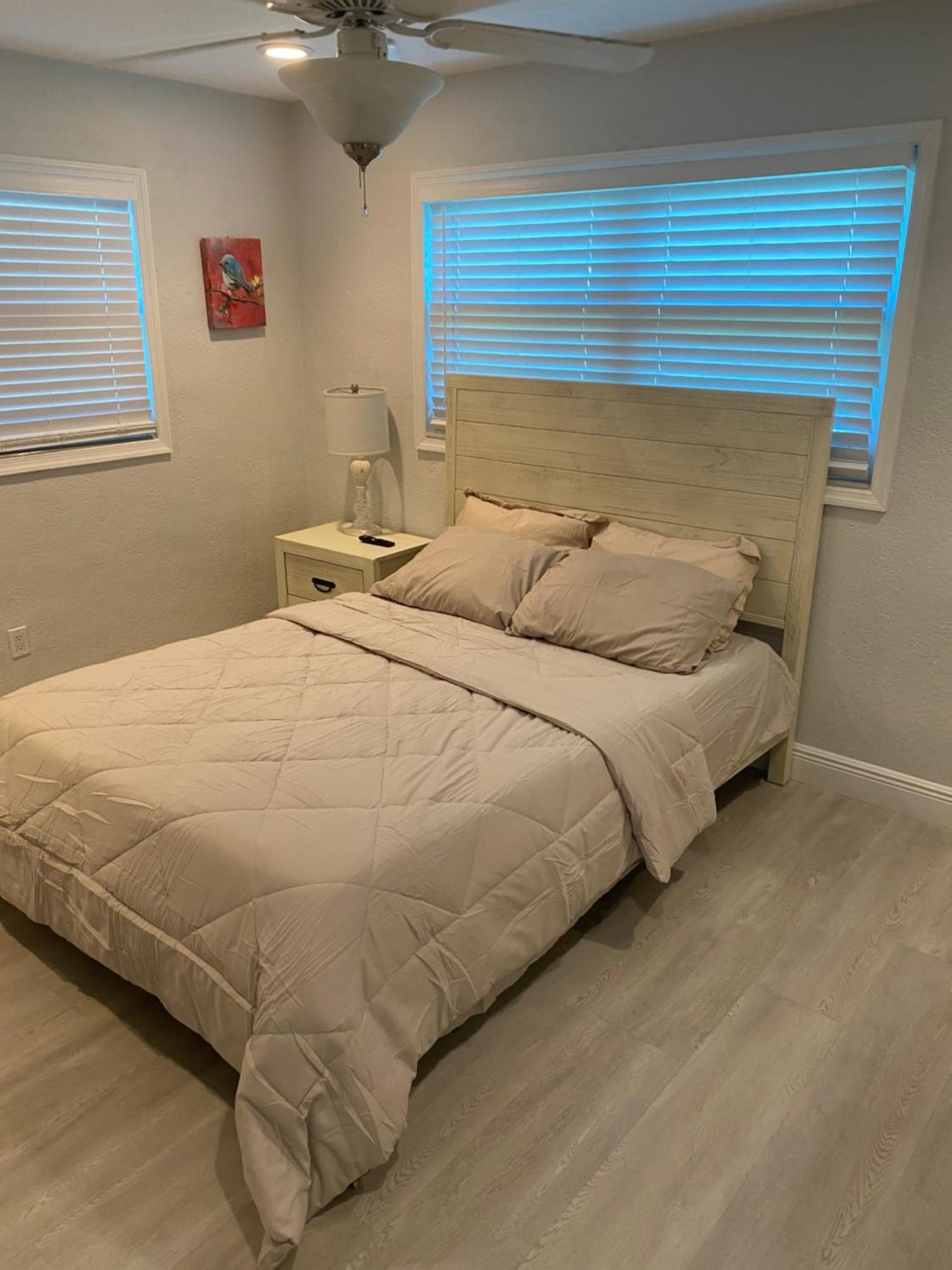 A Private, Fully Furnished Br In A Beautiful 3Br Casa Dania Homestay *