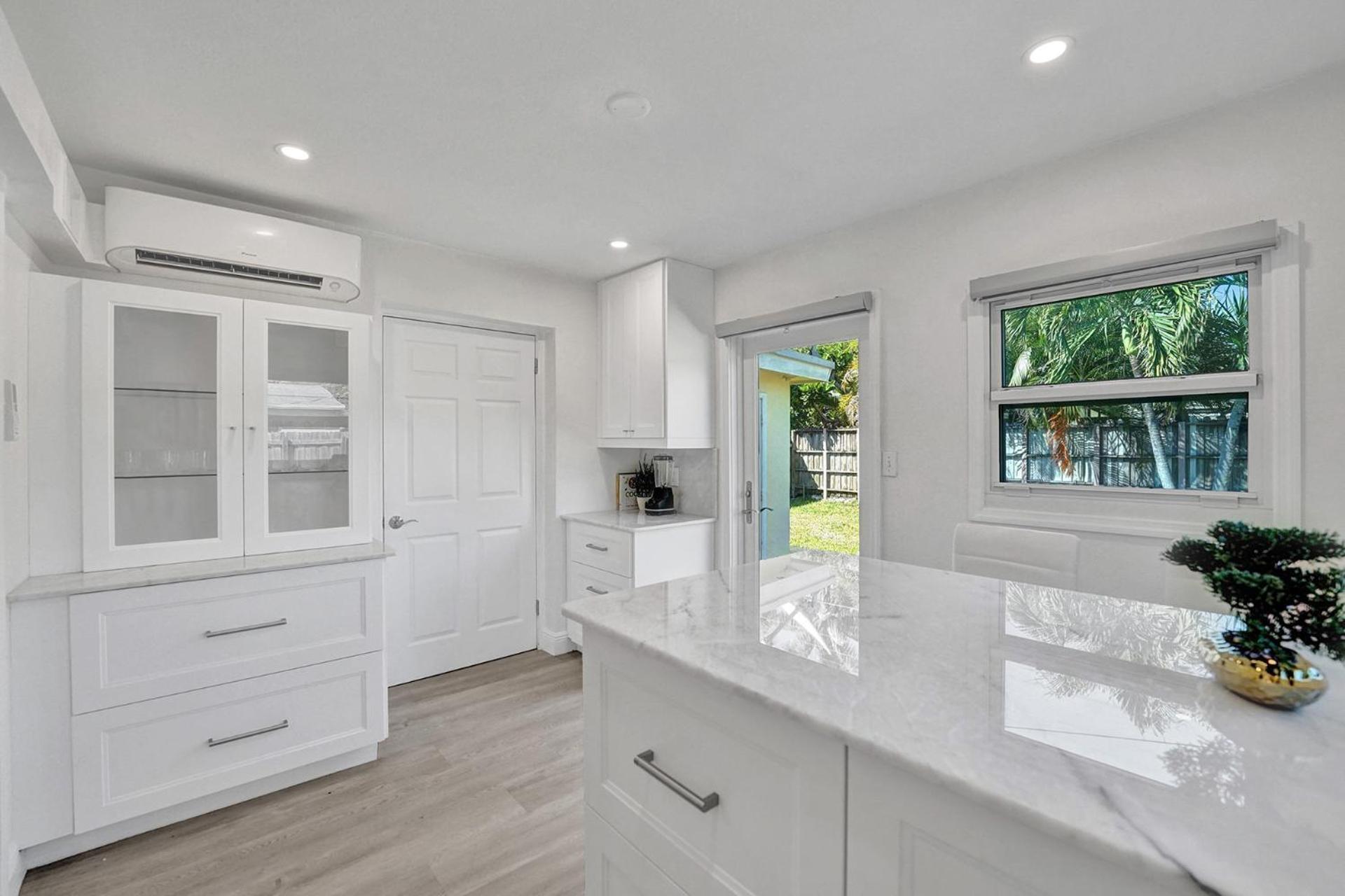 A Private, Fully Furnished Br In A Beautiful 3Br Casa Dania *