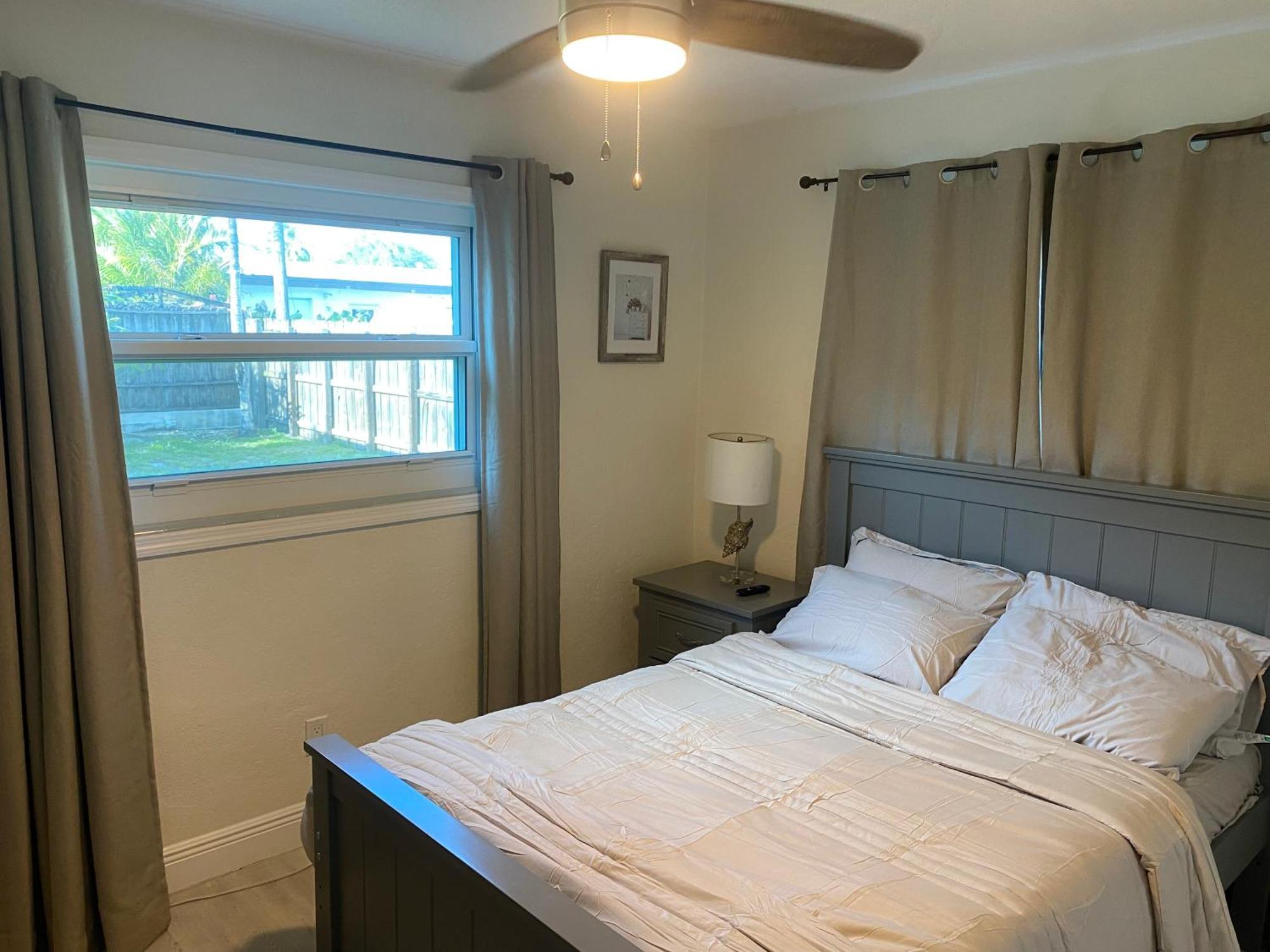 A Private, Fully Furnished Br In A Beautiful 3Br Casa Dania Homestay *