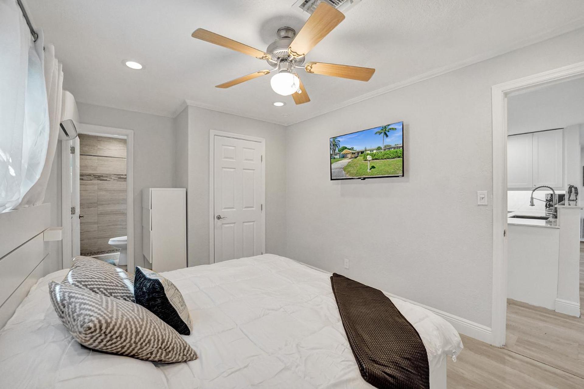 Homestay A Private, Fully Furnished Br In A Beautiful 3Br Casa Dania Fort Lauderdale